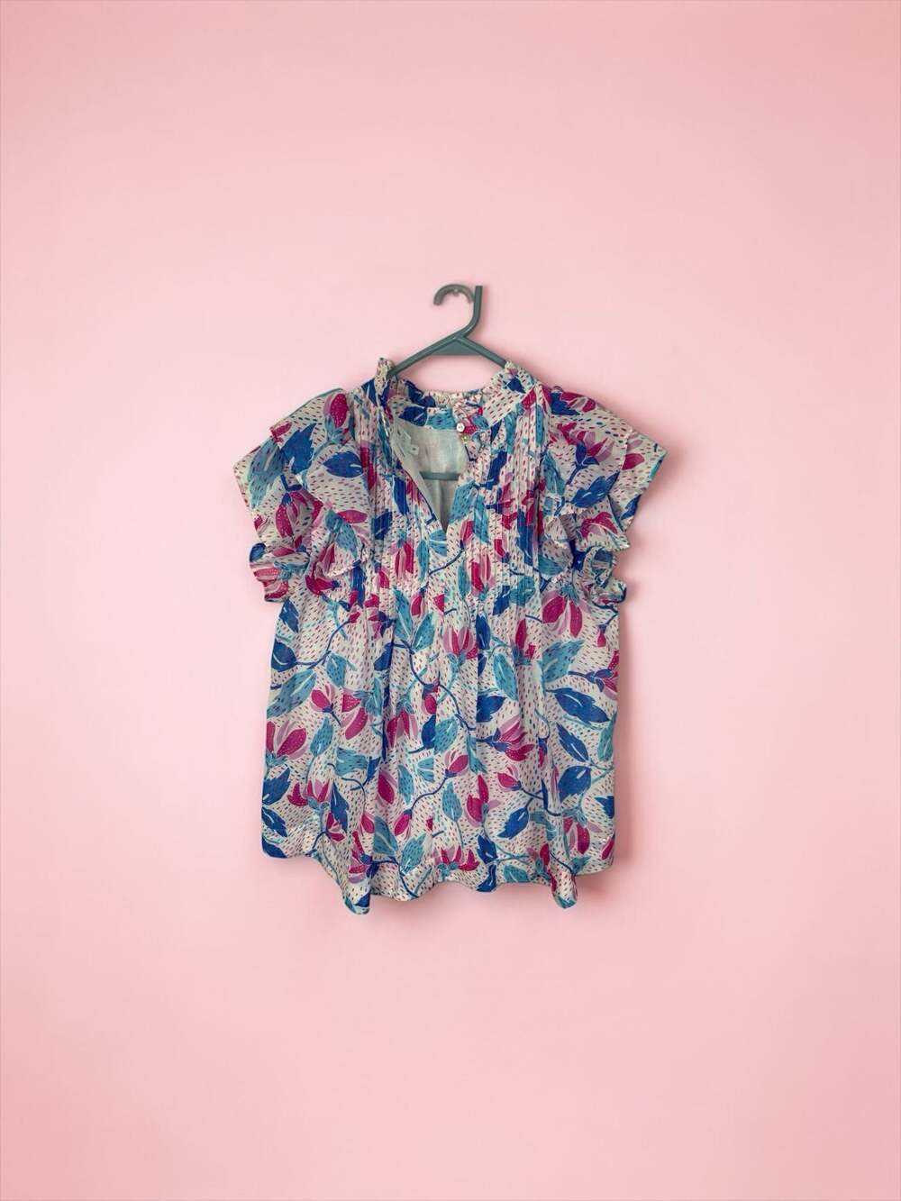 Sail to Sable Women's Flutter Sleeve Printed Woven Top
